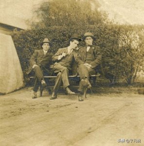 ​《亮剑》讲述了李云龙赵刚丁伟孔捷等人在抗日战争年代的故事。