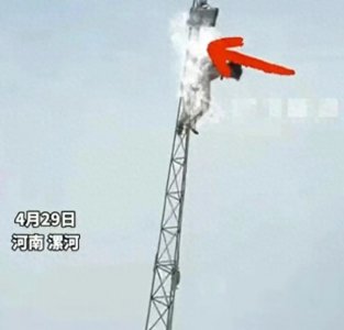 ​闹大了！女子裸身跳塔死亡，知情人爆内幕，裸贷照片被发到亲友群