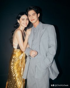 ​不愧是泰国第一美女！一条丝巾当上衣，性感还不做作