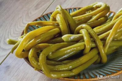​用罐头瓶快速腌酸豆角，2天腌好操作简单，又酸又脆，拌饭太香了