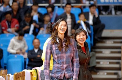 ​从女篮冠军到上校军衔，隋菲菲为何始终单身？曾是王治郅传闻女友