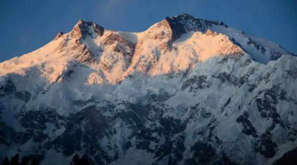 世界最难攀登的十大山峰（珠穆朗玛峰榜上第一名） 3_WWW.JUHAIHG.COM