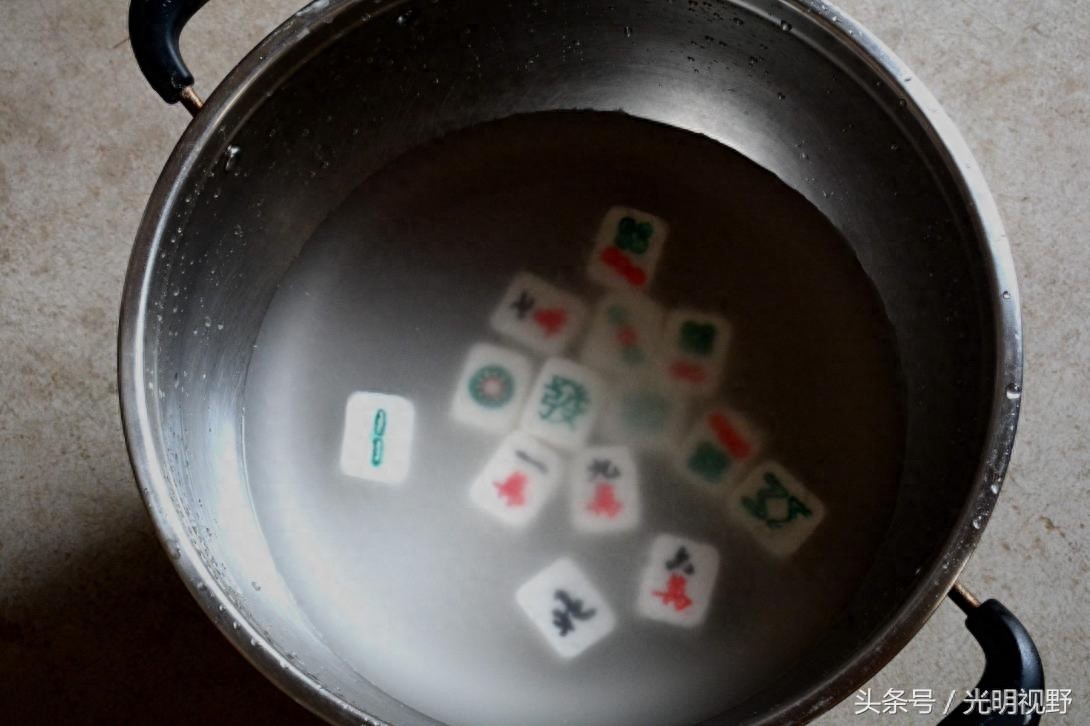 山东济南现“麻将汤圆”,创意十足,网友调侃“吃完一定手气好”