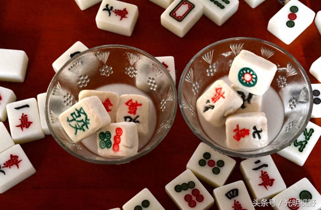山东济南现“麻将汤圆”,创意十足,网友调侃“吃完一定手气好”