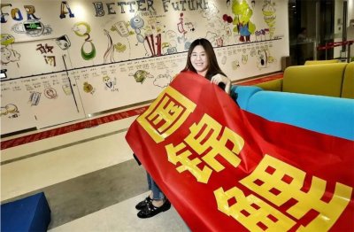 ​中国锦鲤“信小呆”，曾被支付宝砸中1个亿，3年后她活成这样