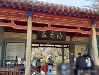 ​气愤不已！山东青岛，12名日本留学生在希尔顿酒店宴请中国恩师