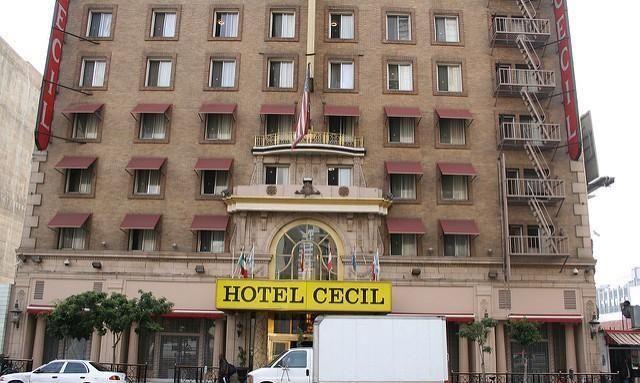 酒店诡异的录像和水箱内藏裸衣女尸！美国诡异