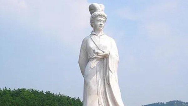 历史诸葛亮的老婆叫什么名字，诸葛亮因什么而死  2