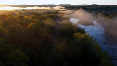 ​阿尔山哈拉哈河秋景如画，似仙境画卷，快来领略大自然的极...
