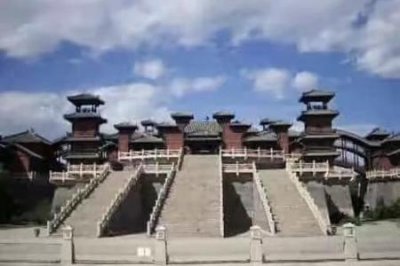 ​三国演义中小乔嫁给周瑜大乔嫁给了谁