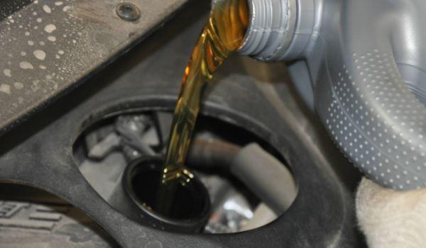 汽车多久换一次机油-