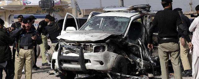 巴基斯坦精英部队警车爆炸,致10死30伤-