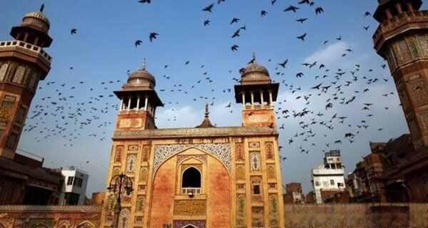 巴基斯坦精英部队警车爆炸,致10死30伤-