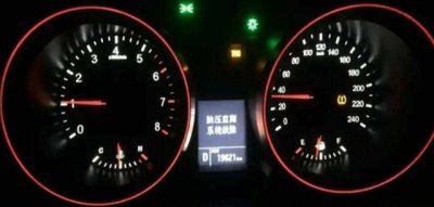 ​胎压低故障灯亮了 车子还可以开吗