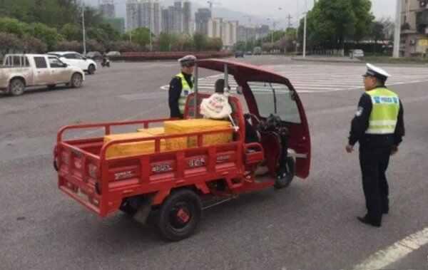 摩托车驾驶证是d还是e？d本和e本有什么区别-