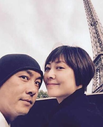 52岁张卫健近照,妻子流产两次,亲弟弟却还控告他!