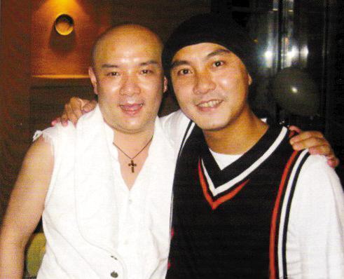 52岁张卫健近照,妻子流产两次,亲弟弟却还控告他!