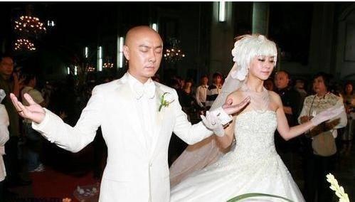 52岁张卫健近照,妻子流产两次,亲弟弟却还控告他!