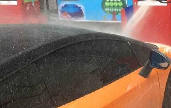 家用洗车用什么清洁剂最好？自己在家洗车用什么代替泡沫-