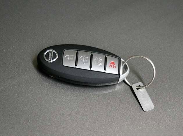 车钥匙锁车里了怎么办?教你一招-