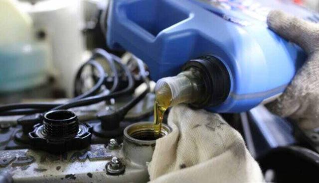 汽车换一次机油大概多少钱-