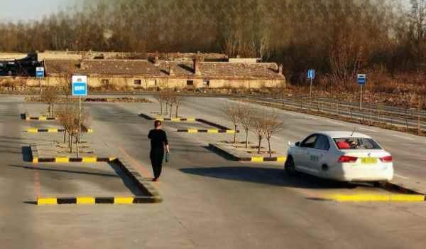 没考驾照的人能开卡丁车吗-