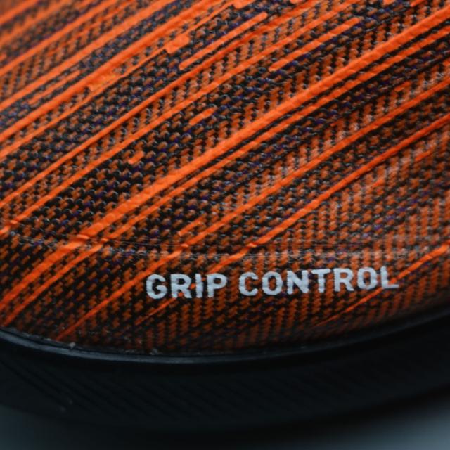 PUMA的Ultra和Future中端版本的细节图-