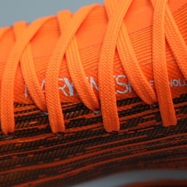 PUMA的Ultra和Future中端版本的细节图-