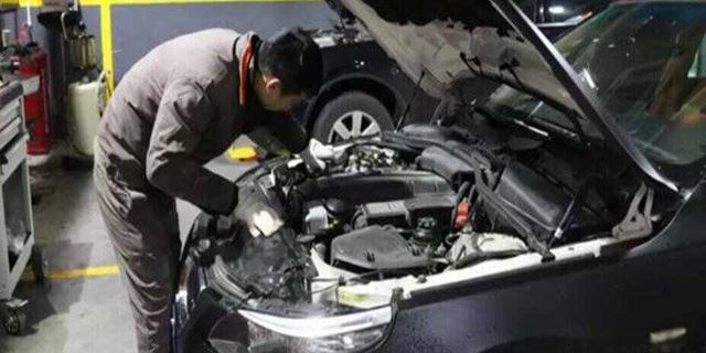 新车第一次换机油多少公里好-