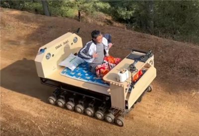 ​博主自制床车近百万人点赞：躺床上就能去上学