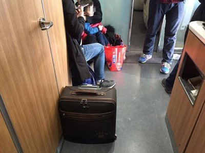 ​列车行李箱的重量不能超过多少公斤？