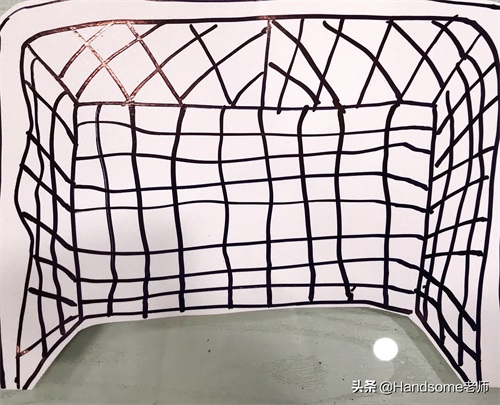 儿童创意美术教学:足球场创意画——《足球万岁》