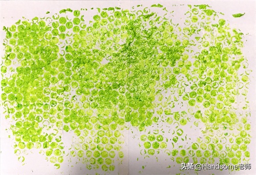 儿童创意美术教学:足球场创意画——《足球万岁》