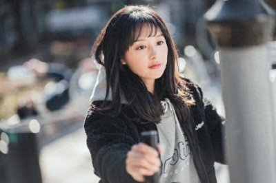 ​金智媛：从青春偶像到实力派的华丽转身