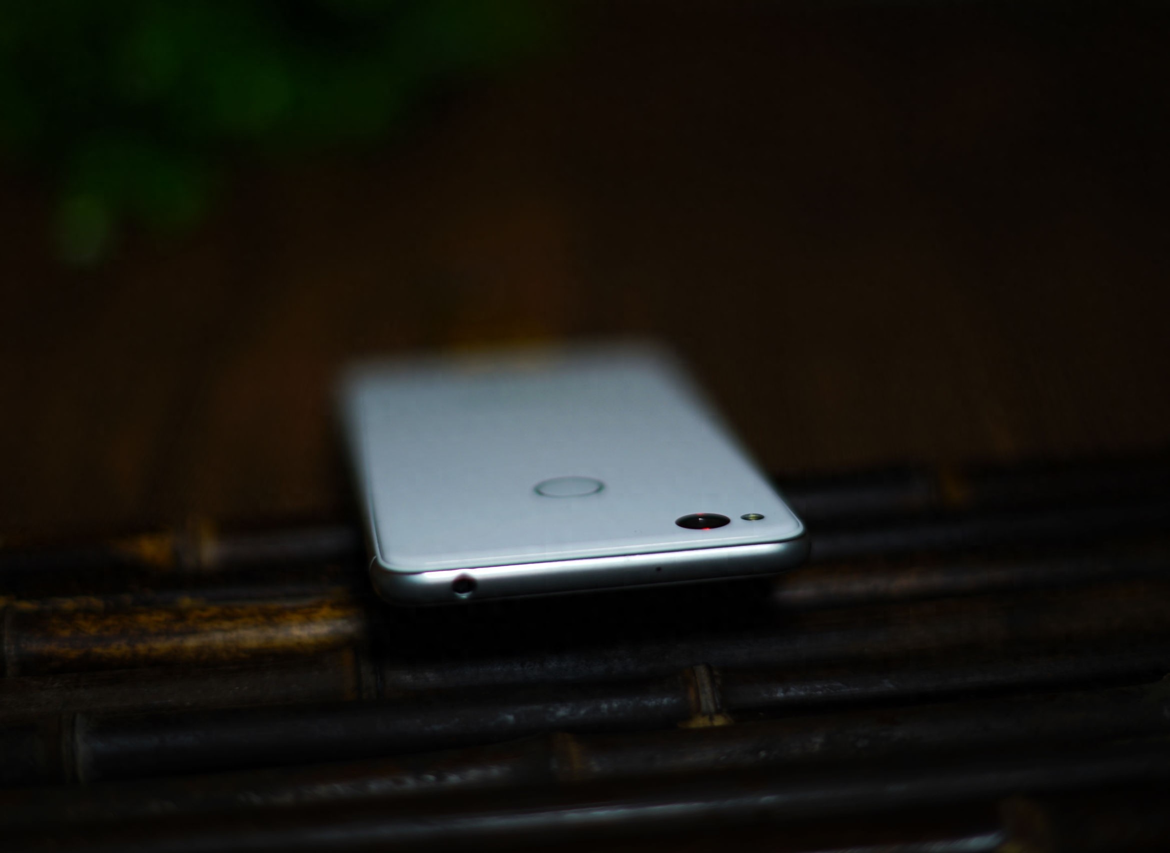 小屏浪潮来临?努比亚Z11mini美图鉴赏(黑白配色对比)