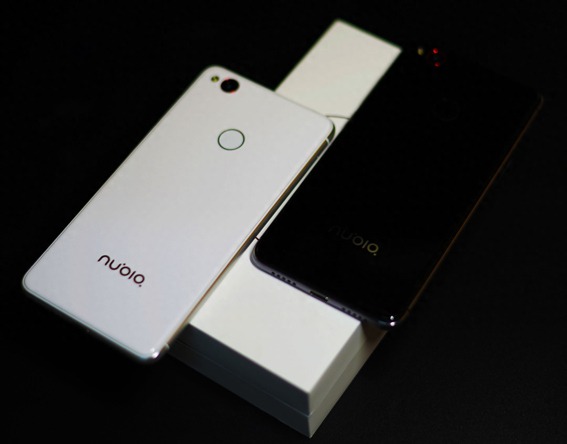 小屏浪潮来临?努比亚Z11mini美图鉴赏(黑白配色对比)