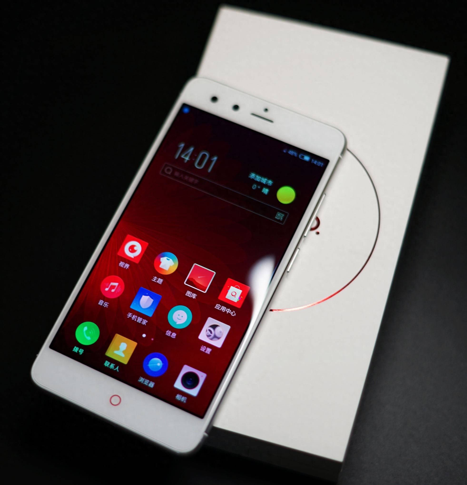 小屏浪潮来临?努比亚Z11mini美图鉴赏(黑白配色对比)