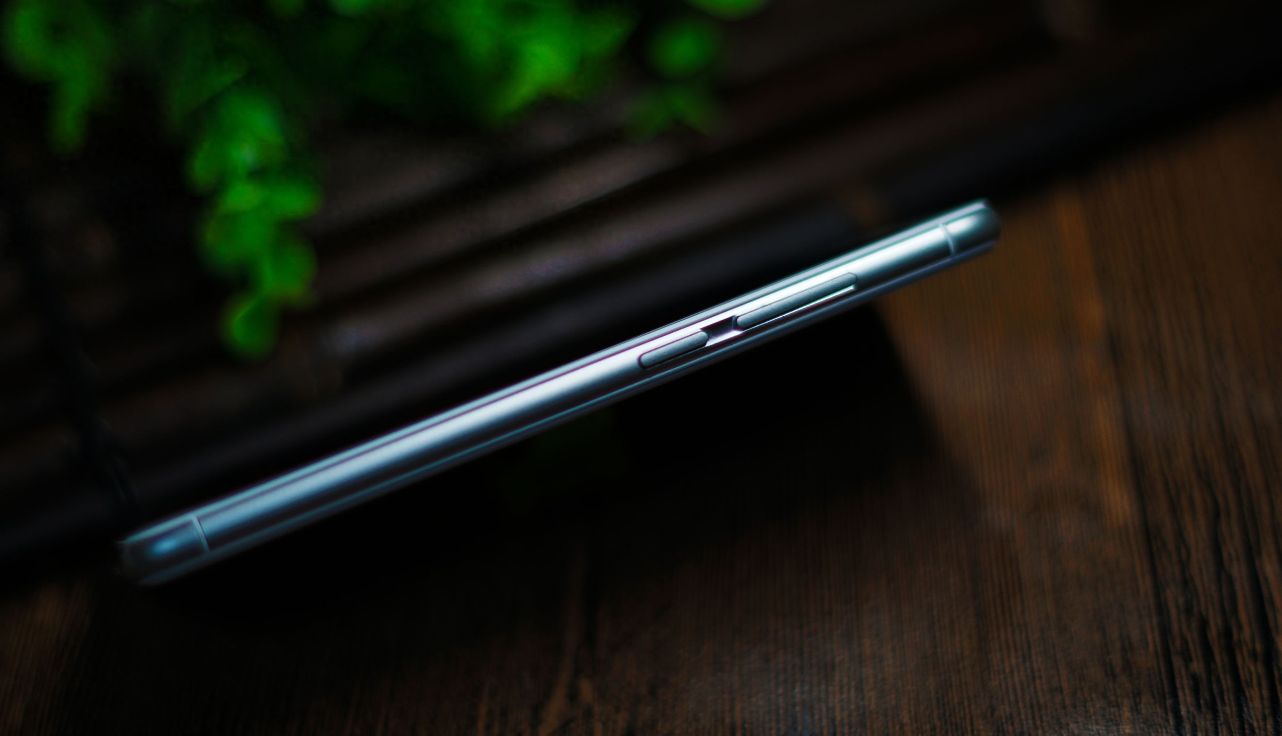 小屏浪潮来临?努比亚Z11mini美图鉴赏(黑白配色对比)