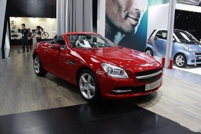 ​奔驰跑车需要多少钱 奔驰SLK200跑车需要多少钱？