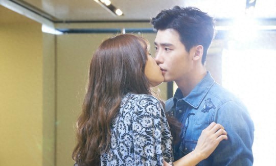 曝李钟硕、韩孝周合作初KISS 网友:放着二硕让我来