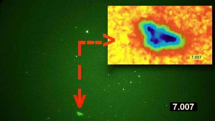 目前YouTube网友上传视频图像显示，11月13日晚上，澳大利亚墨尔本夜空出现超级UFO，形状是三角形。有人猜测可能是UFO取消屏蔽时呈现的“真实面目”