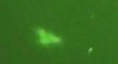 ​UFO猎人在澳大利亚墨尔本夜空拍摄到“超级外星人飞行器”：一个神秘的三角形