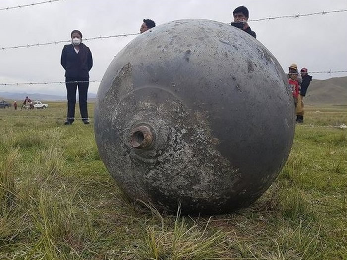 军方发放坠落物体的相片