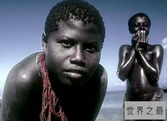 世界上最黑的人丁卡人，以牛为生越黑血统越好