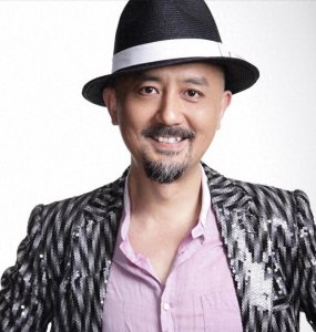 ​姚橹：娶大3岁金鸡影后艾丽娅，婚后生一女，今一家三口其乐融融