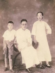 ​复旦教授朱东润与妻子恩爱49年，妻子却自尽，留下遗言：钱在口袋