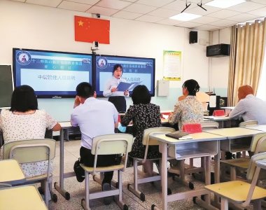 ​十二师争当兵团教育改革“排头兵”纪实：教育强师的破题之路