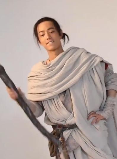 肖战《诛仙》张小凡造型，肤色成最大亮点