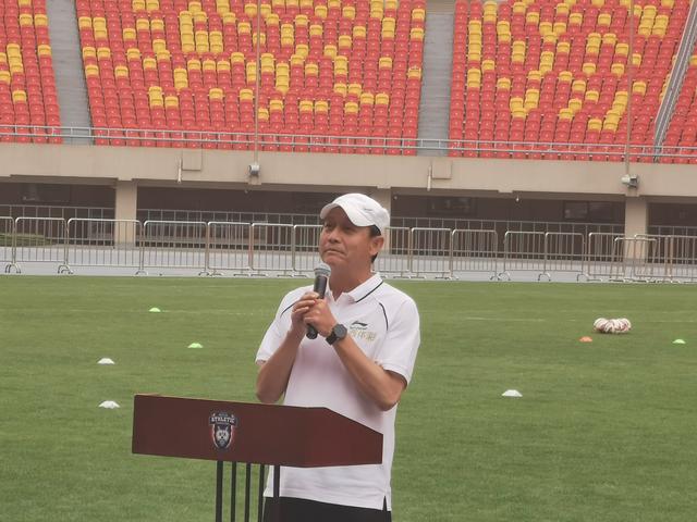 陕西大秦之水足球俱乐部新赛季(陕西长安竞技大秦之水足球队2025赛季出征仪式隆重举行)(7)