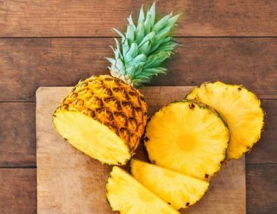​菠萝与凤梨最大的区别在这里，一眼就能辨别，学会后少被坑！
